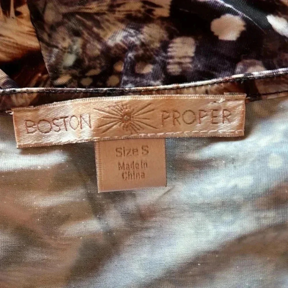 Boston Proper Women’s Animal Feather Rhinestone Faux Gem Center Top Tunic Small - Picture 11 of 15